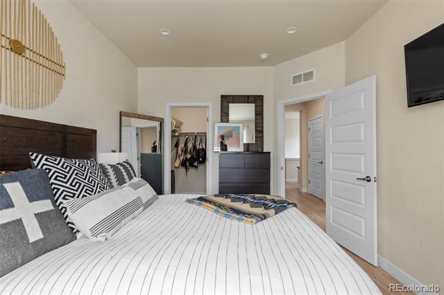 Building Photo - 2065 W 67th Pl