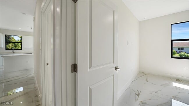 Building Photo - 121 Ichabod Ave