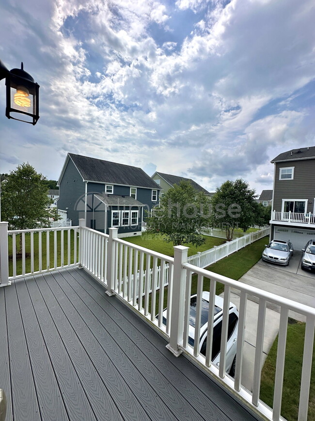 Building Photo - 724 Phalarope St