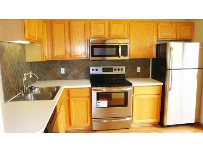 Building Photo - 2 Bedroom, 2 bathroom Townhome in Apple Va...