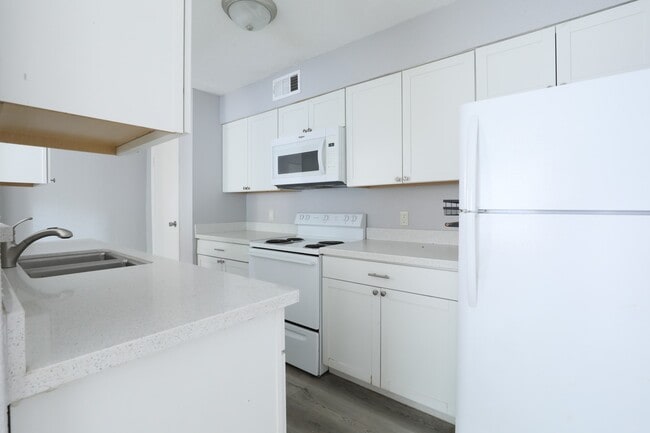 Building Photo - 4624 W Orange St