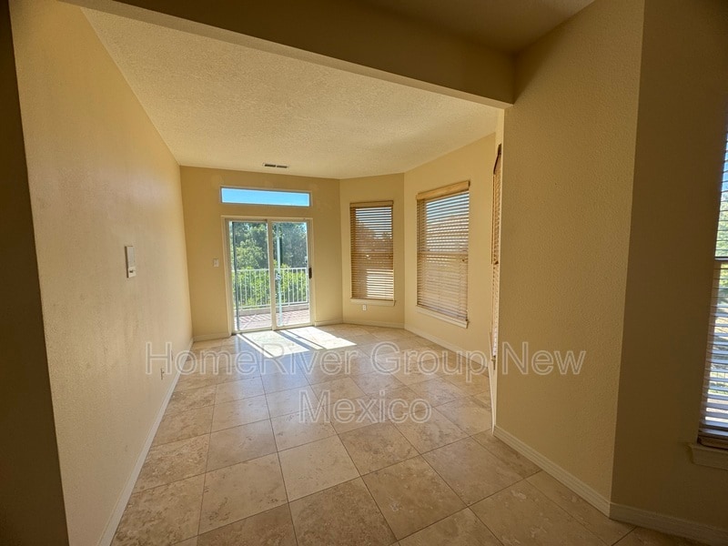 Building Photo - 7005 Sky Valley Way NE