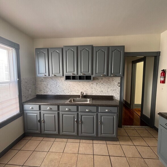 Building Photo - 19 Topliff St