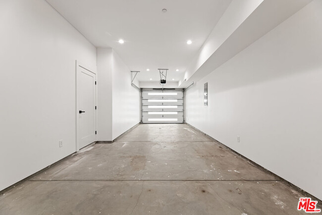 Building Photo - 5118 Laurel Canyon Blvd