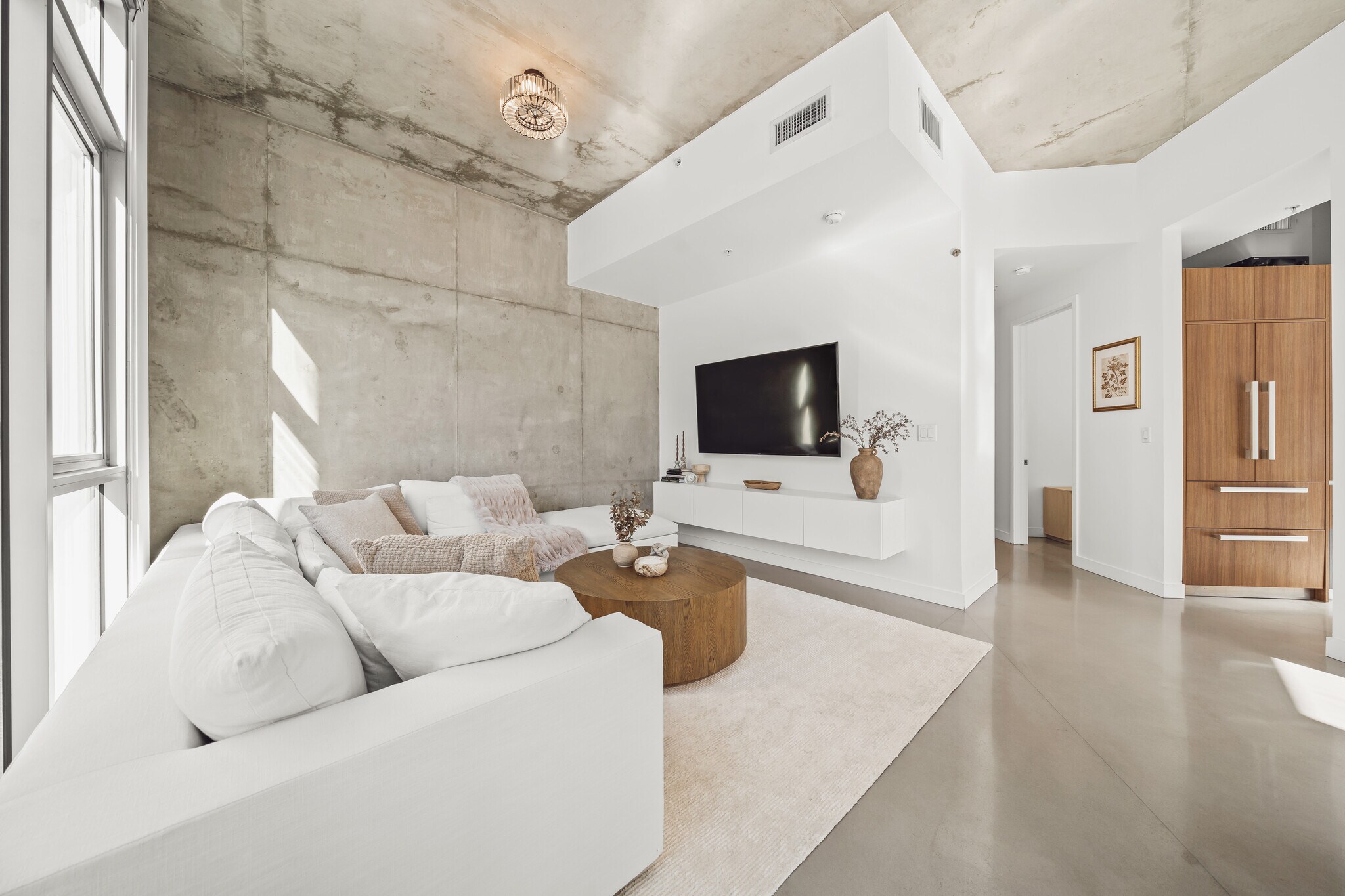 Building Photo - 1050 Island Ave