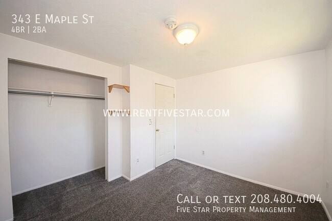 Building Photo - 343 E Maple St