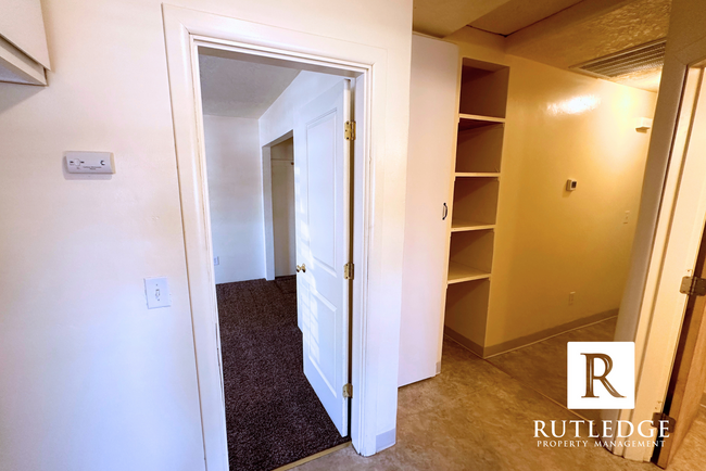 Building Photo - 3 Bedroom House in Central Point!