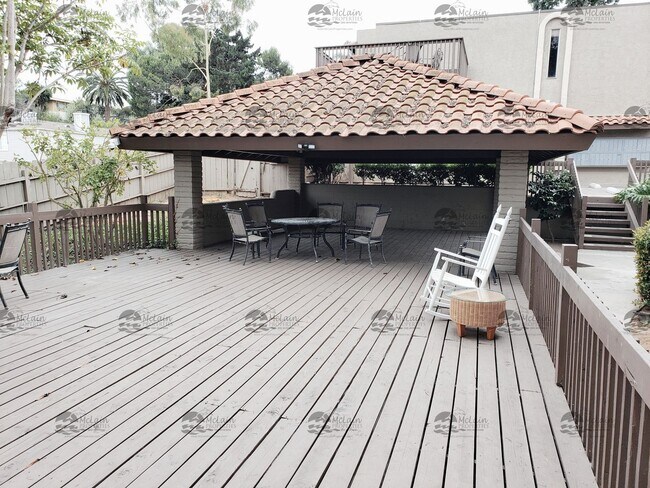 Building Photo - 1 Bedroom Just Minutes to Beach in Oceanside West of the 5!