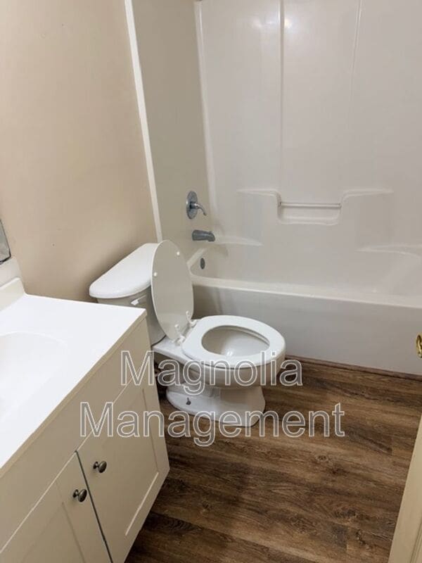 Building Photo - 1105 Alexander Ave