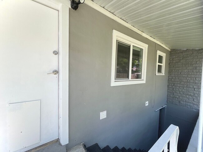 Building Photo - 2 Bed 2 Bath Provo House