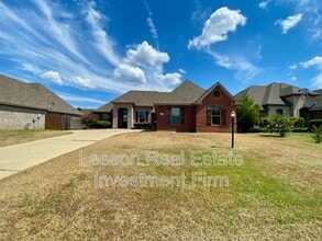 Building Photo - 703 Fox Den