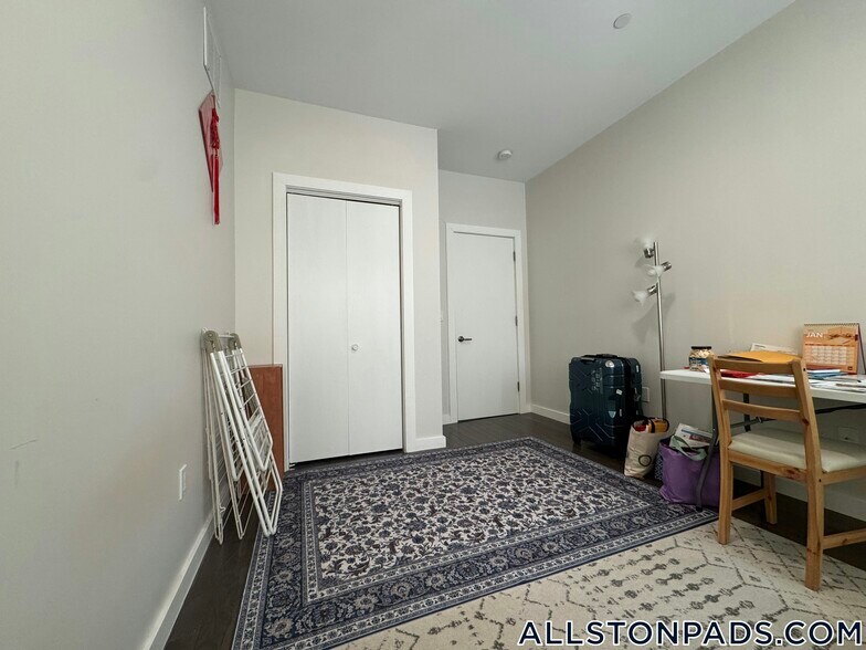 Building Photo - 90 Antwerp St