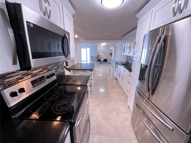 Building Photo - 936 W 79th Pl