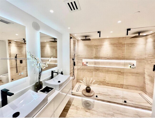 Building Photo - 3340 NE 190th St