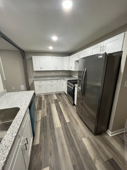Building Photo - 5300 Mansfield Ct