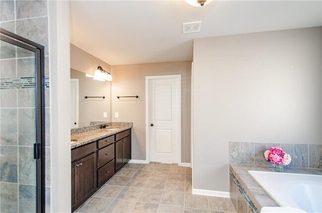 Building Photo - 4669 Sierra Creek Dr NE