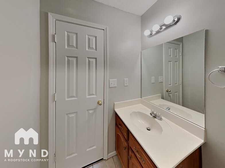 Building Photo - 6606 Coral Way