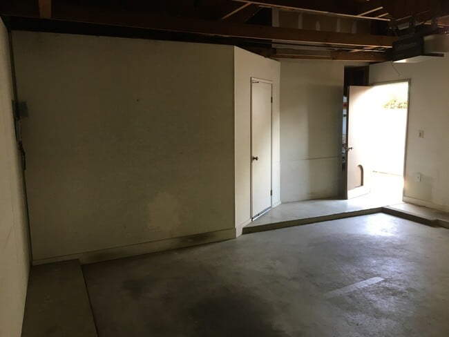 Building Photo - House