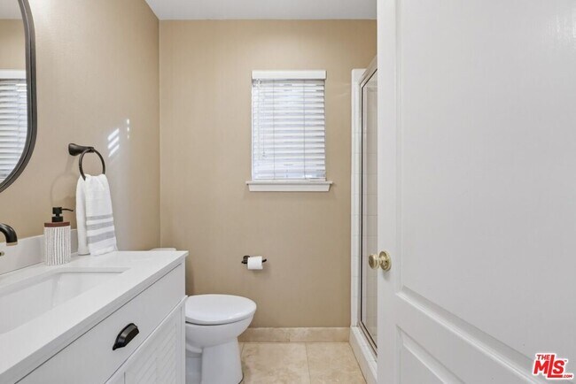 Building Photo - 5187 Knollwood Way