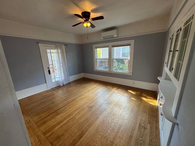 Building Photo - 2 bedroom |1 bathroom | Charming West Taho...