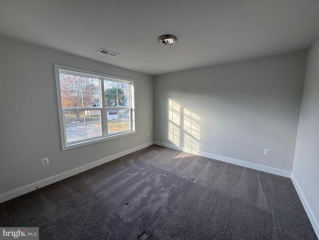 Building Photo - 3541 Oak Dr