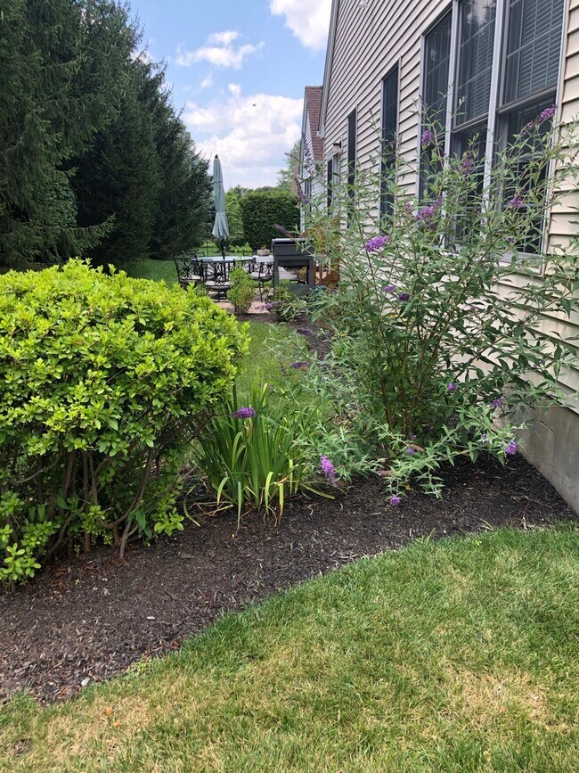 Building Photo - 33 Tallman Ln