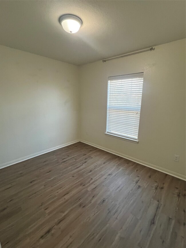 Building Photo - 5502 Rainbow Rd.