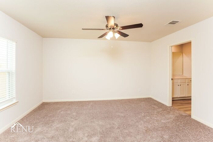 Building Photo - 10453 Sweetwater Creek Dr