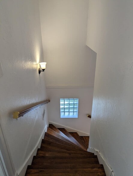 Building Photo - 207 Adrienne St