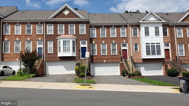 Building Photo - 18441 Sierra Springs Square