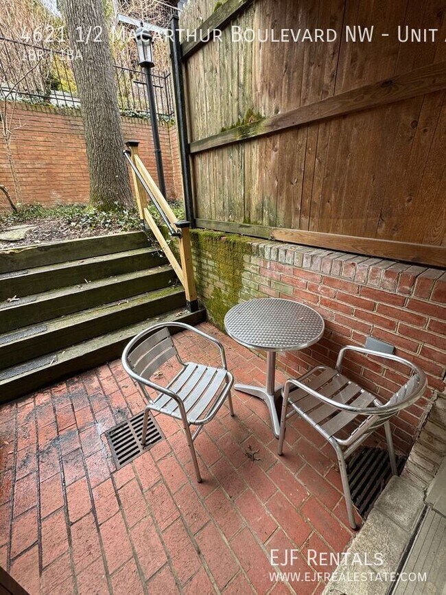 Building Photo - 4621 1/2 Macarthur Boulevard NW-Unit A