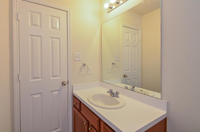 Building Photo - 18135 Sorrell Oaks Cir