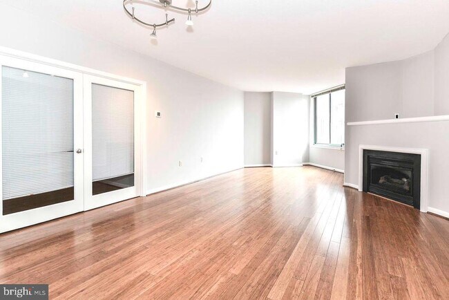 Building Photo - 851 N Glebe Rd