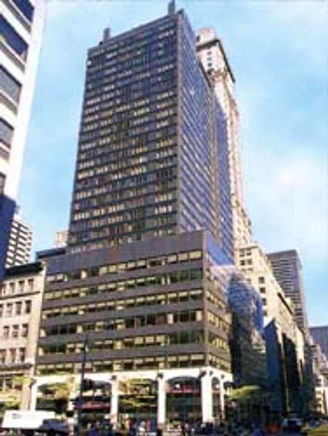 Building Photo - 445 5th Ave