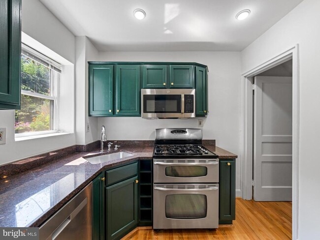 Building Photo - 423 Mt Vernon Ave