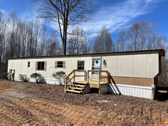 Primary Photo - 3 Bed, 1.5 Bath mobile home located in Sta...