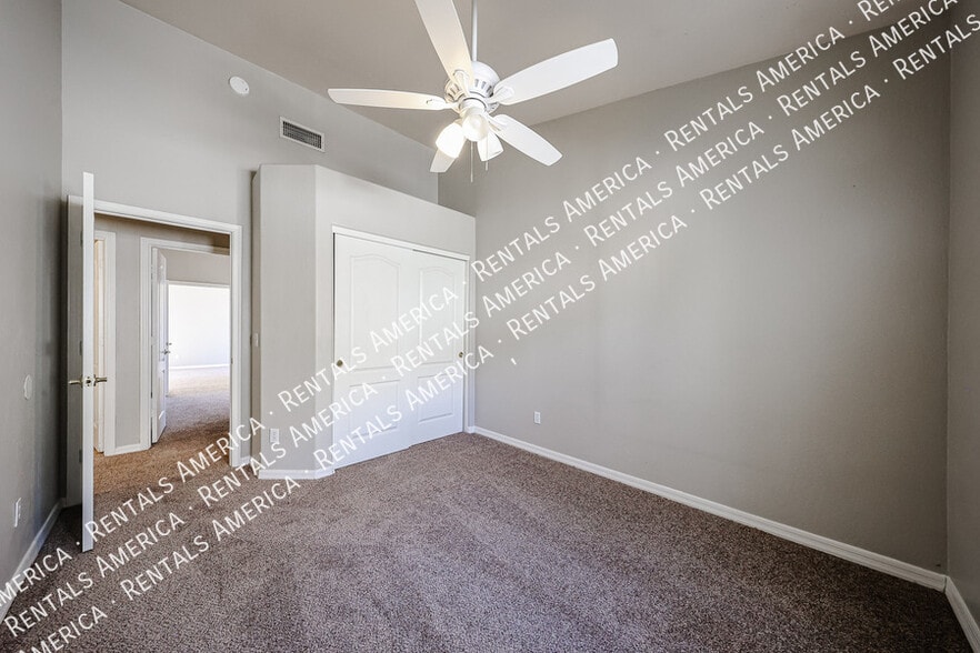 Building Photo - 13874 W Wilshire Dr