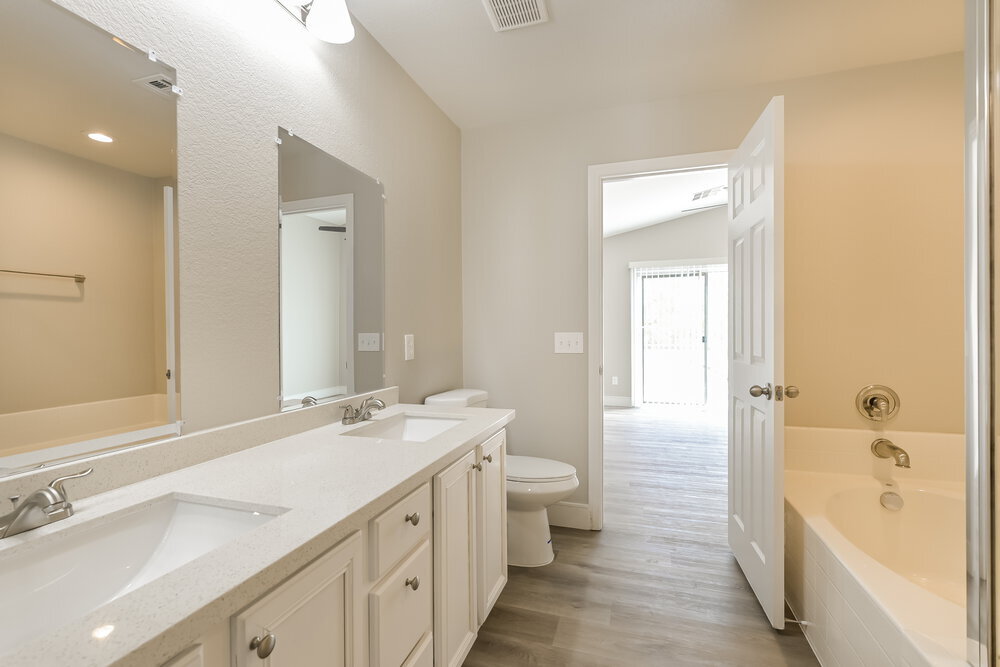 Building Photo - 10673 Mann St