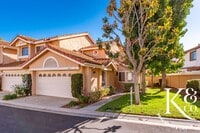 Building Photo - Relaxed Living in Oak Park with All the Up...