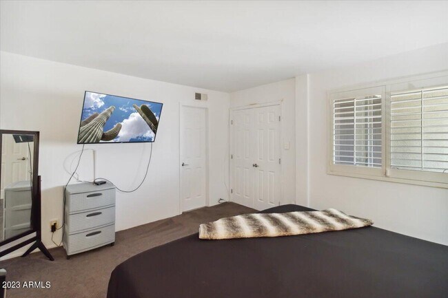 Building Photo - 7625 E Camelback Rd