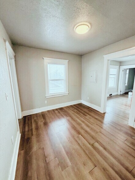 Building Photo - 1404 8th St