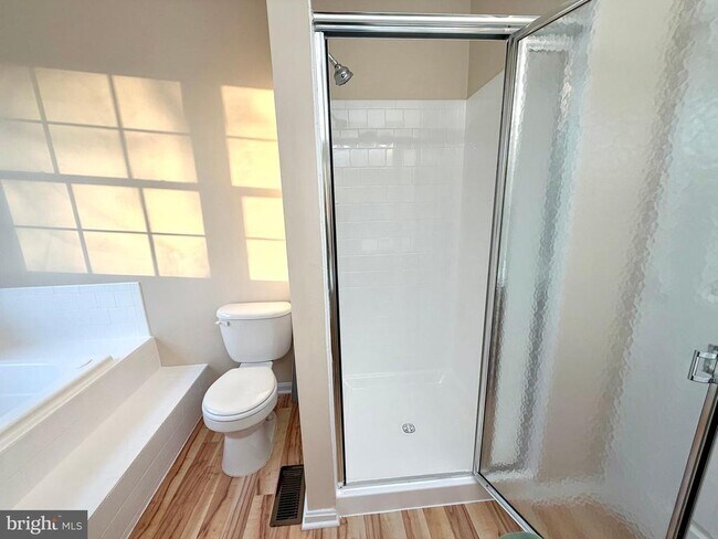 Building Photo - 540 Bridgeport Pl