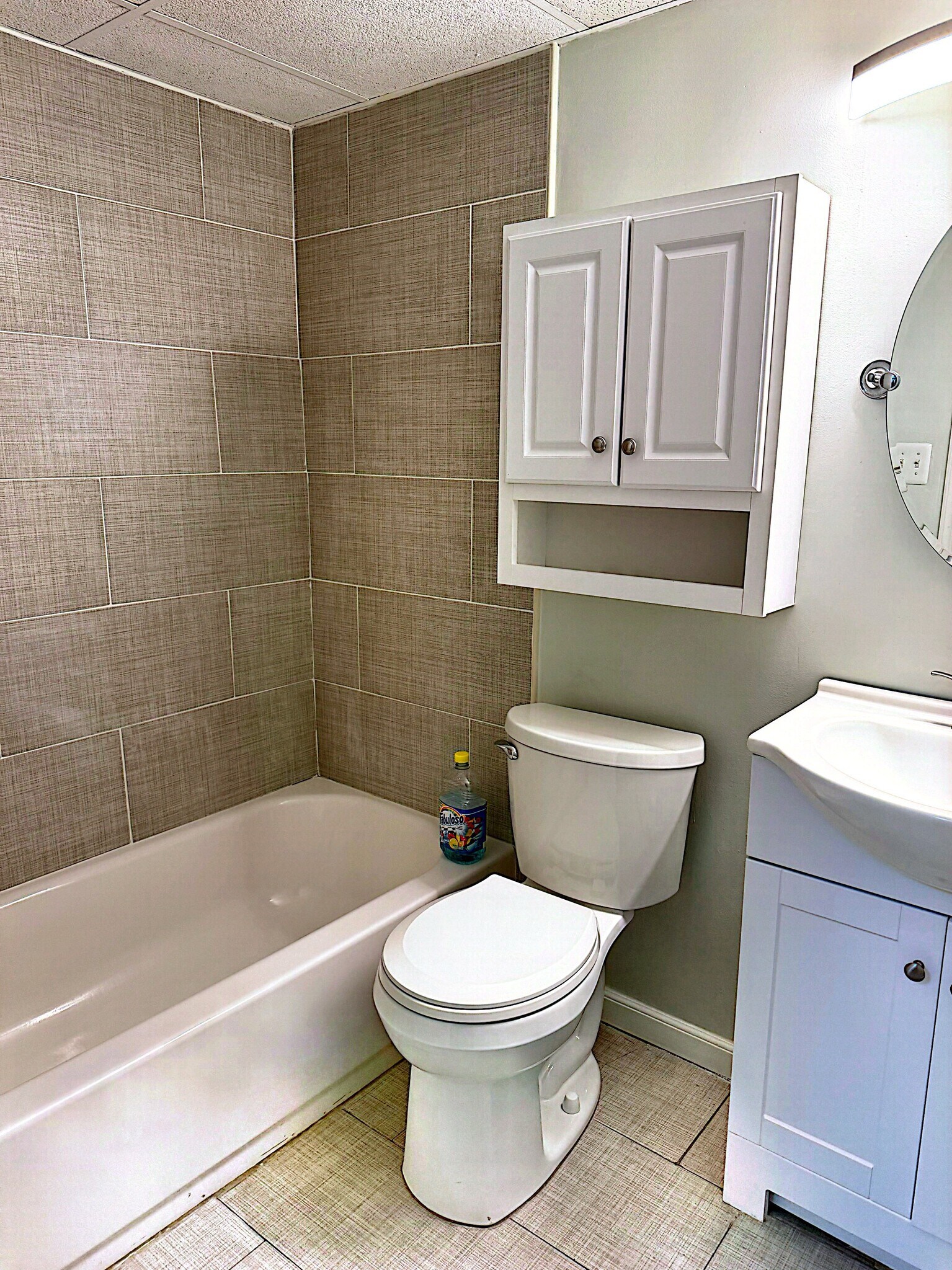 Building Photo - 1575 Street Rd