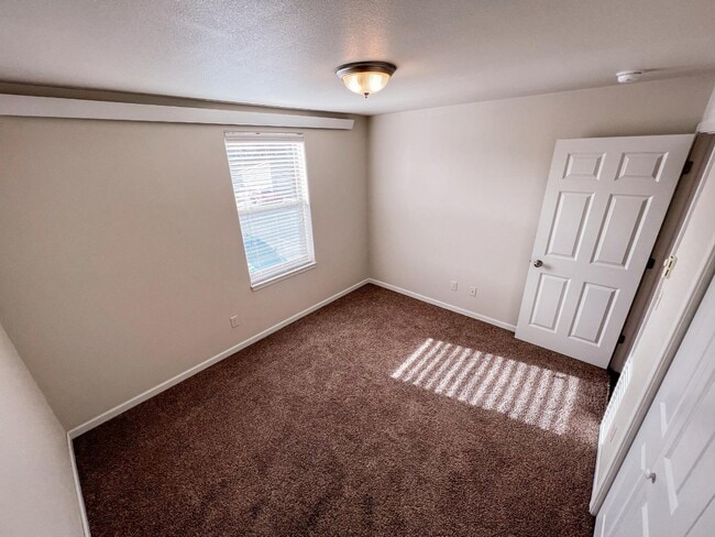 Building Photo - 2939 Aspen Dr