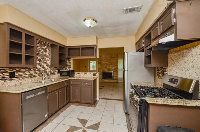 Building Photo - 7851 Battlepine Dr