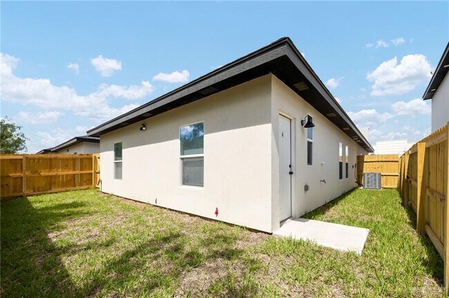Building Photo - 4601 Larkspur Ave
