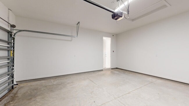 Building Photo - 10677 SW Gloriana St
