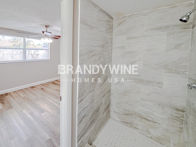 Building Photo - 6135 Seabreeze Dr