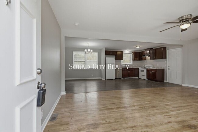Building Photo - 309 Cathy Jo Dr