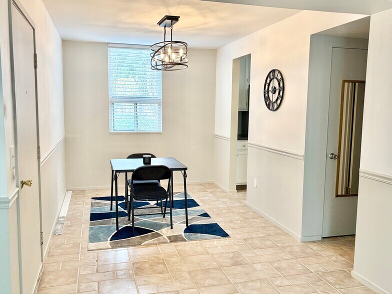 Building Photo - 6770 Chaffee Ct